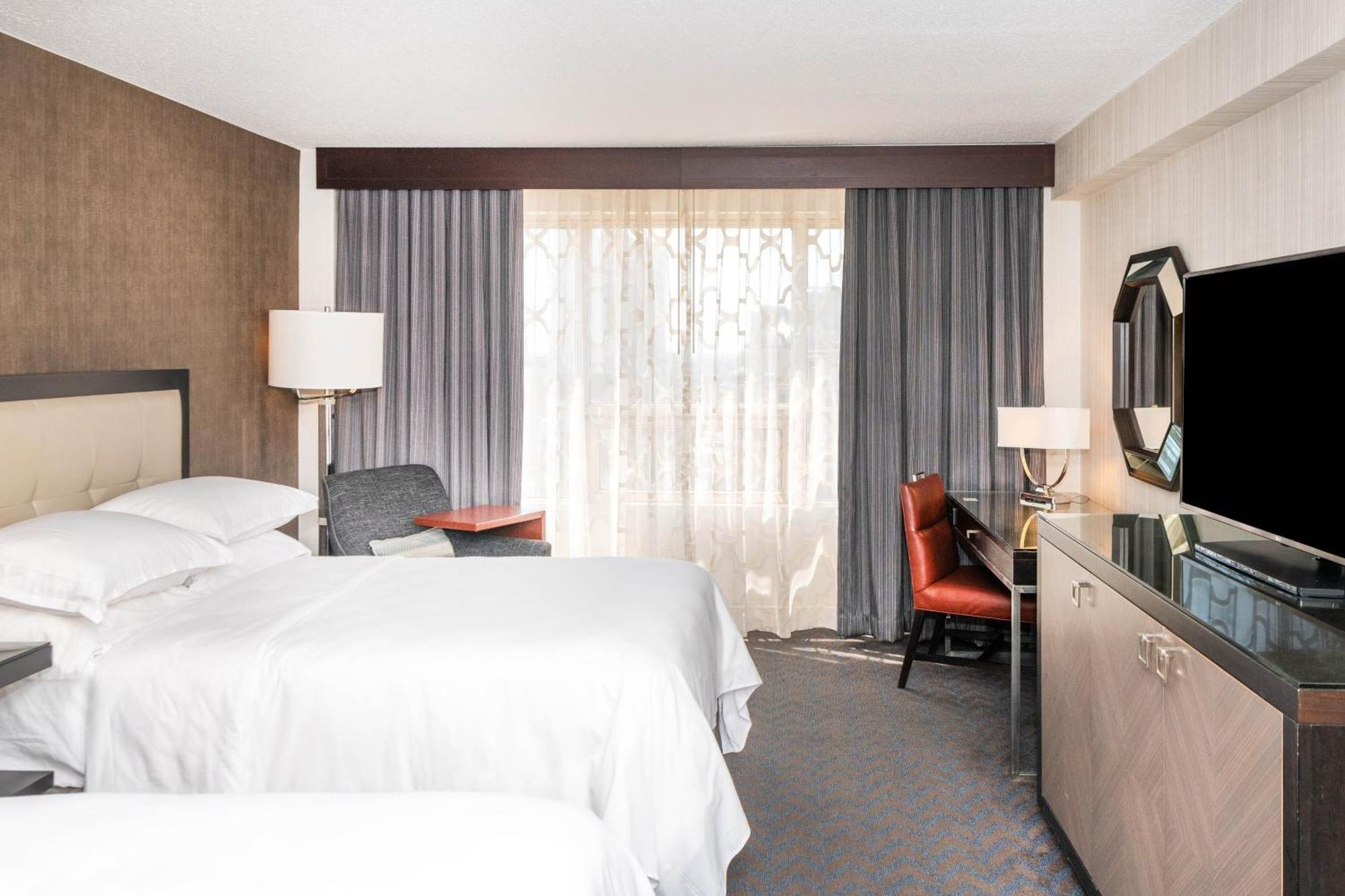 Sheraton Indianapolis City Centre Hotel Exterior foto